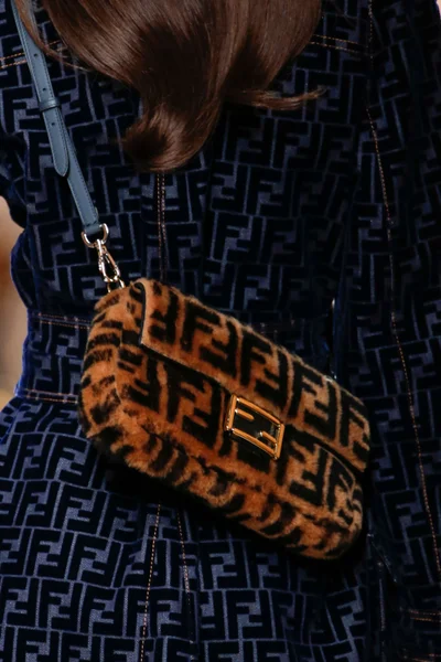 Look 75